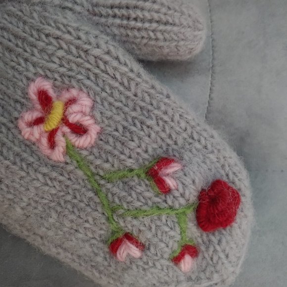 Wool Mittens - Picture 2 of 4